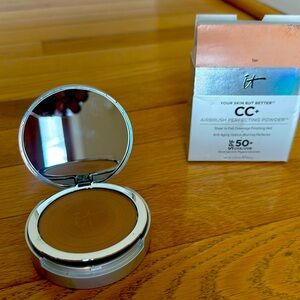 IT cosmetics CC+ airbrush perfecting powder